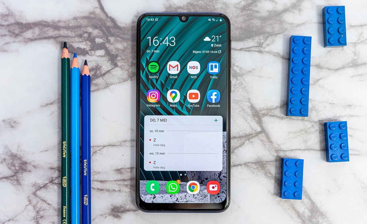 Priedai mobiliems: kaip išsirinkti ir maksimaliai išnaudoti savo išmanųjį telefoną